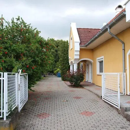 Yellow Rose Apartment Balatongyorok