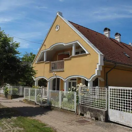 Apartment Yellow Rose Balatongyorok